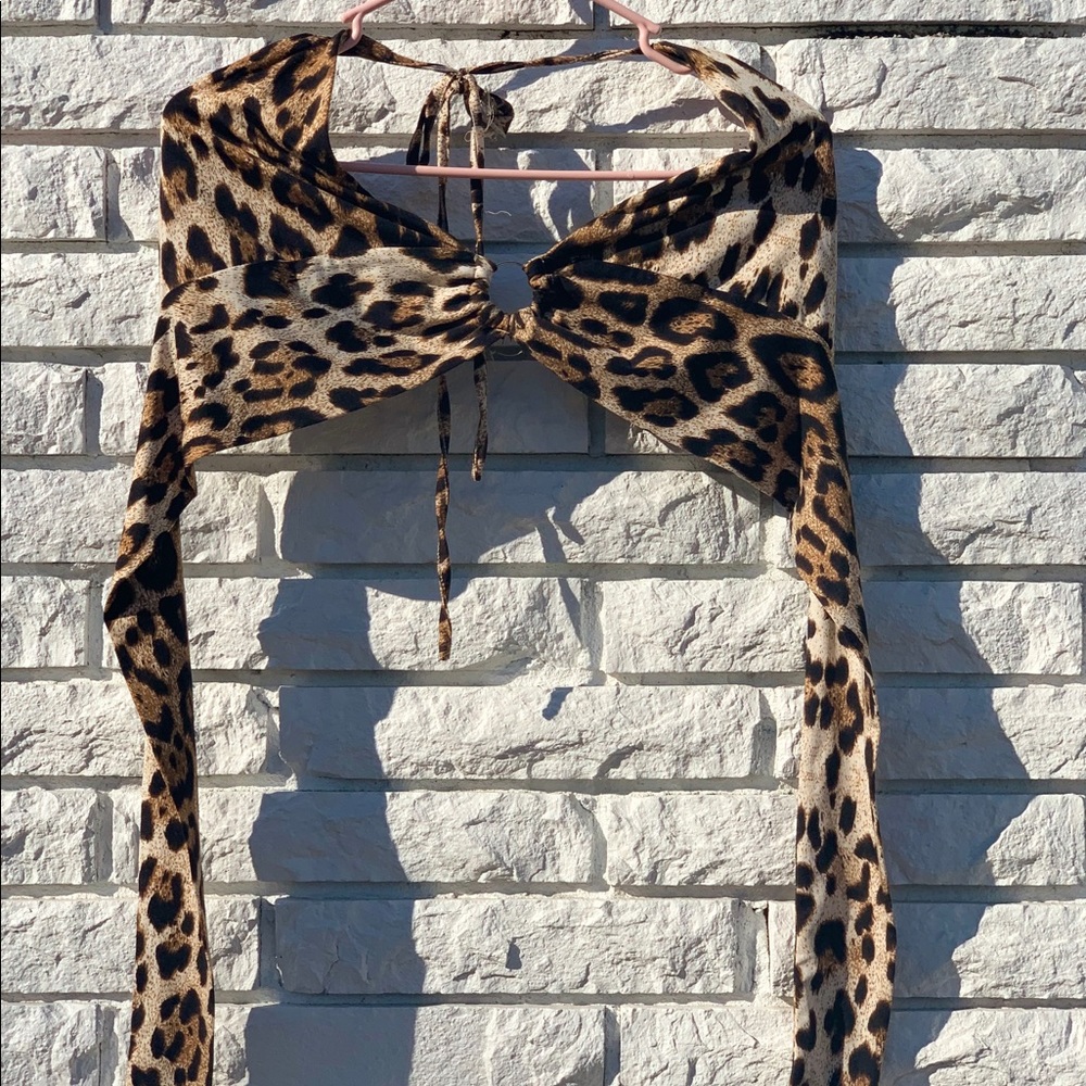 O RING LINKED PLUNGE HALTER TOP LEOPARD PRINT